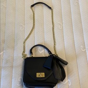Betsey Johnson crossbody w removable Chain!